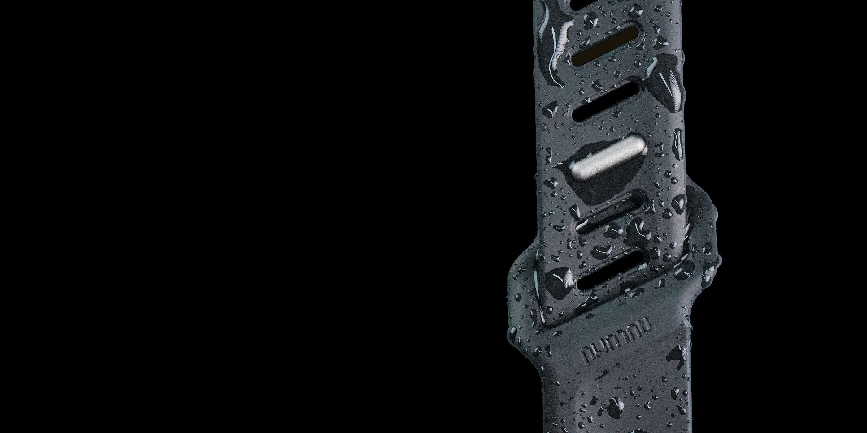 aulumu A02 Apple Watch用オフビートスポーツバンド ブラックのクローズアップ 防水仕様と高い耐久性を示す水滴付きデザイン