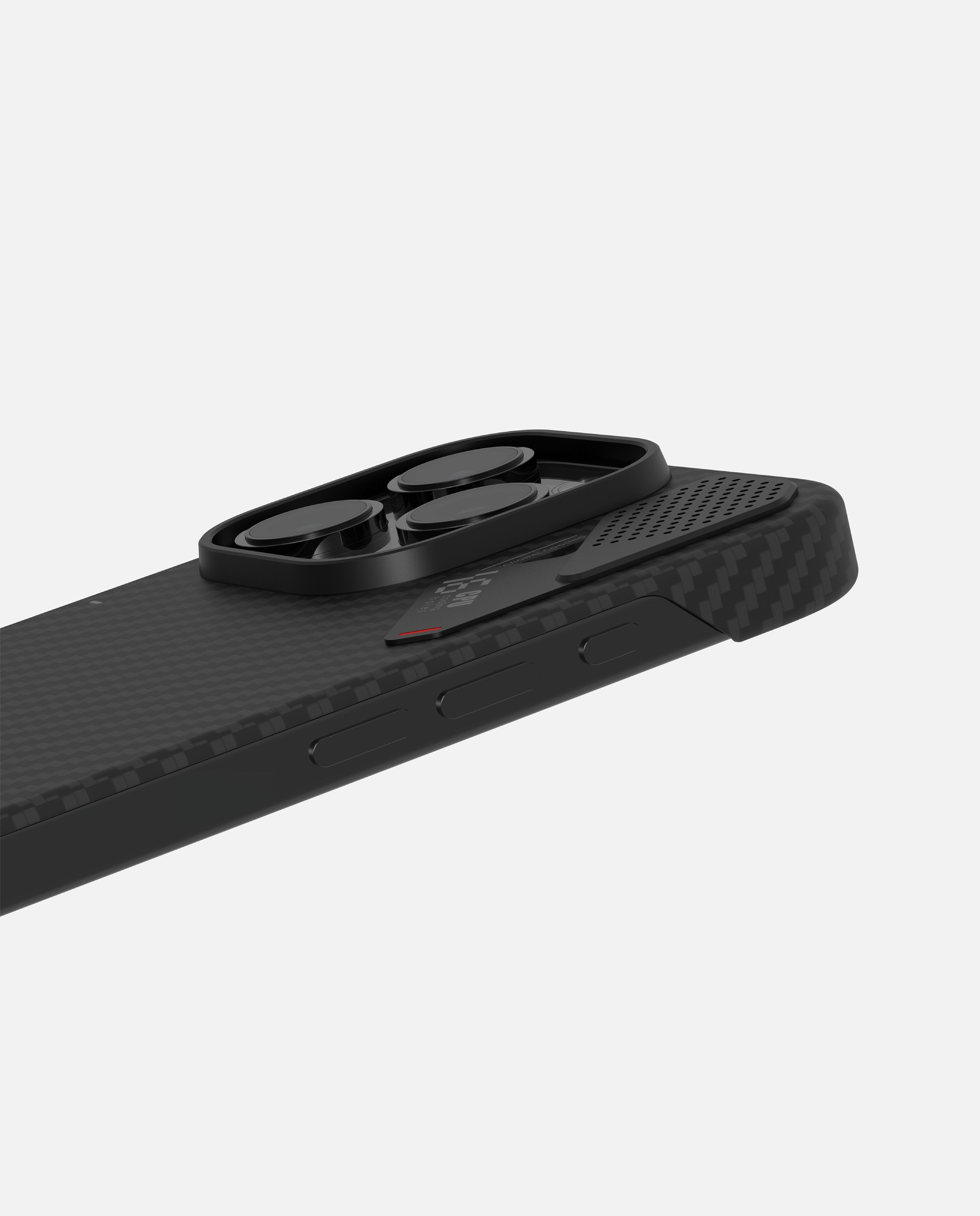 AULUMU A16 超薄型アラミド繊維ケース、側面ボタンとカメラバンプ周辺の薄さをクローズアップ