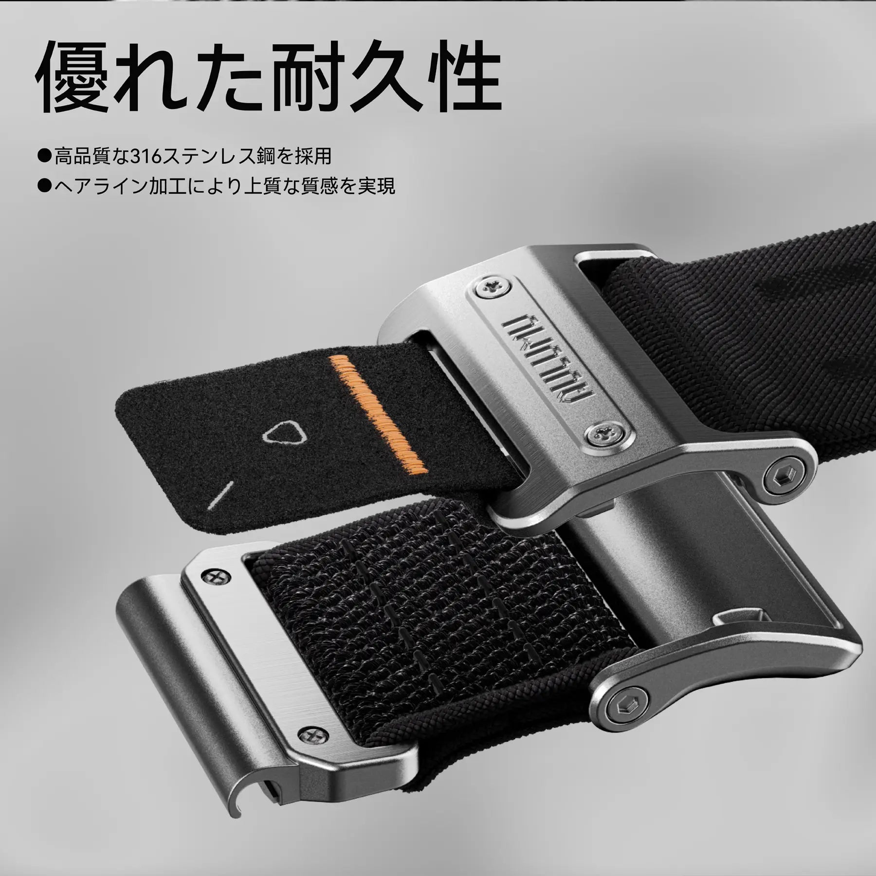 高品質 316L ステンレス製バックルと面ファスナーを採用した aulumu C11 Garmin ウォッチバンドの耐久性ある金具部分のアップ