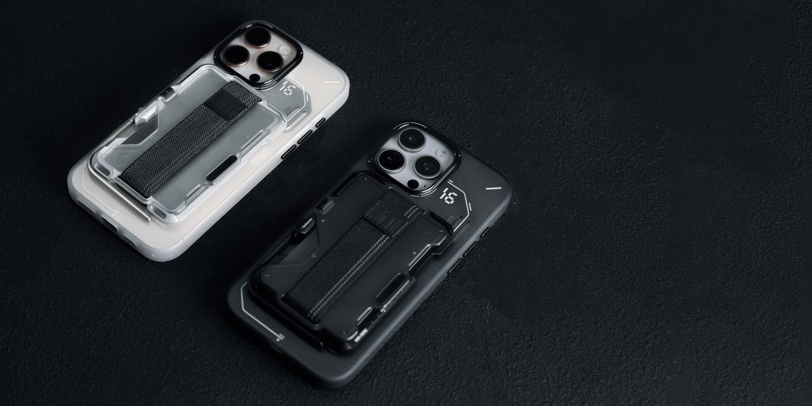 aulumu G03 MagSafe対応フロストカードケースウォレット クリアとブラックの2色を装着したiPhoneを並べたトップビュー 高品質アルミ合金フレームとフロストカバーのデザイン