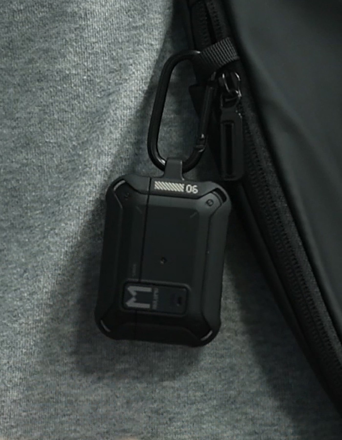 A19 Airpods Pro 用 保護ケース ロック＆キーホルダー付き