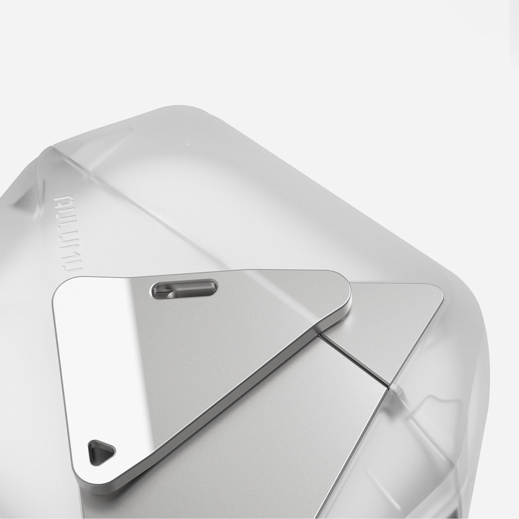 アルミプレートが際立つホワイトのA29 AirPods 4ジオメトリックケース上部ディテール